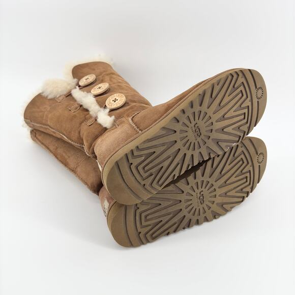 UGG Bailey Button Triplet II Boots Chestnut Suede Shearling Lined Womens Size 6 - Picture 12 of 12
